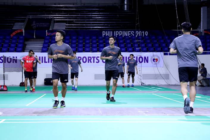 Tim putra Indonesia saat melakukan latihan perdana di Rizal Memorial Coliseum, Manila, Filipina, Minggu (9/2). Tim putra Indonesia saat melakukan latihan perdana di Rizal Memorial Coliseum, Manila, Filipina, Minggu (9/2).