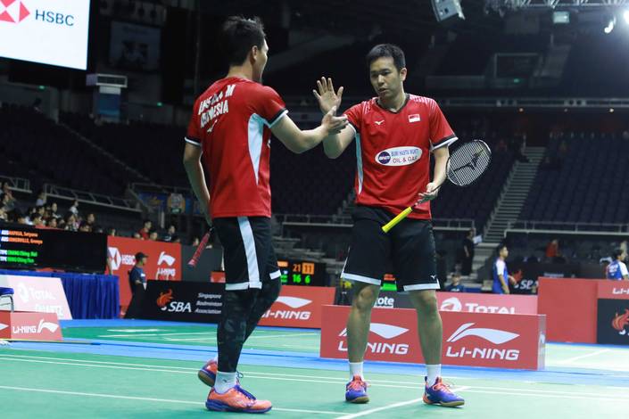 Kekompakan Hendra Setiawan/Mohammad Ahsan (Indonesia) di lapangan. Kekompakan Hendra Setiawan/Mohammad Ahsan (Indonesia) di lapangan.
