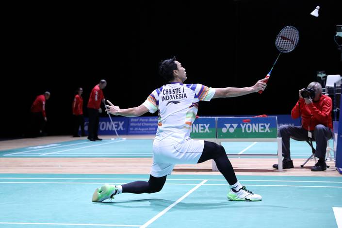 Jonatan Christie (Indonesia) mengembalikan shuttlecock. Jonatan Christie (Indonesia) mengembalikan shuttlecock.