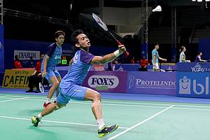 Pramudya Kusumawardana/Yeremia Erich Yoche Yacob (Indonesia) menyabut pengembalian.