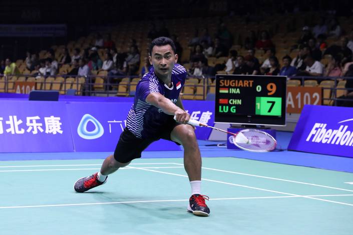 Tommy Sugiarto (Indonesia) menghadang serangan. Tommy Sugiarto (Indonesia) menghadang serangan.