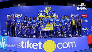 Tim beregu campuran PB Mutiara Cardinal Bandung keluar sebagai runner up Tiket.com Kejurnas PBSI 2018.