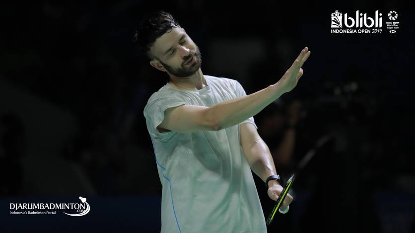 Ekspresi kekecewaan pemain ganda putra Inggris, Chris Langridge. Ekspresi kekecewaan pemain ganda putra Inggris, Chris Langridge.