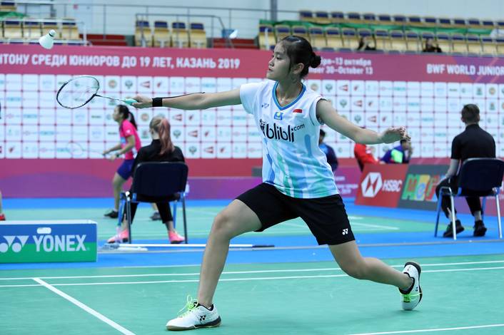 Stephanie Widjaja (Indonesia) mengembalikan shuttlecock. Stephanie Widjaja (Indonesia) mengembalikan shuttlecock.