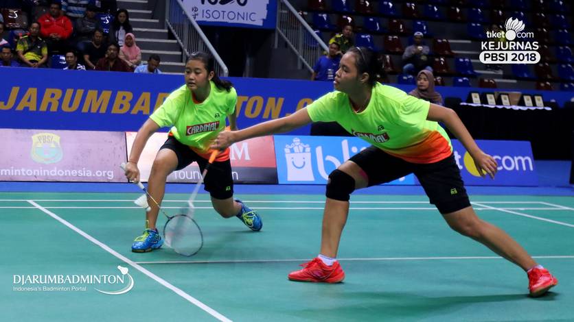 Amalia Cahya Pratiwi/Rayhan Vania Salsabila (Jawa Barat) menyambut pengembalian. Amalia Cahya Pratiwi/Rayhan Vania Salsabila (Jawa Barat) menyambut pengembalian.