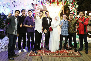 Rian Bersama Rekan-rekan Pebulutangkis Pada Acara Pernikahannya (foto Instagram rian_agung)