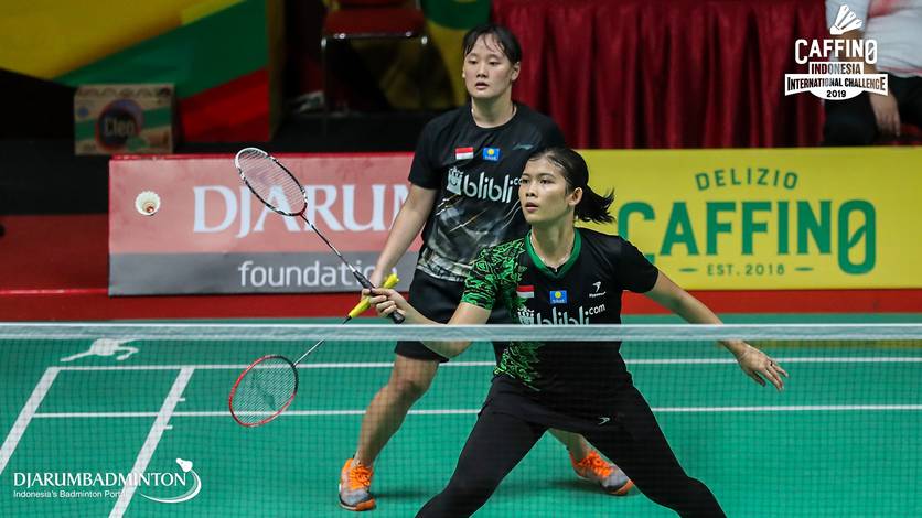 Yulfira Barkah/Agatha Imanuela (Indonesia) menyambut pengembalian. Yulfira Barkah/Agatha Imanuela (Indonesia) menyambut pengembalian.