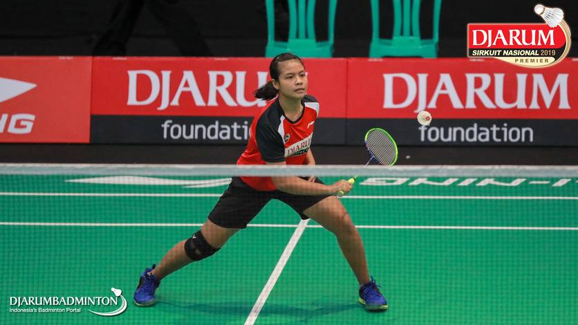 Komang Ayu cahya Dewi (PB Djarum Kudus) bersiap menyambut pengembalian. Komang Ayu cahya Dewi (PB Djarum Kudus) bersiap menyambut pengembalian.