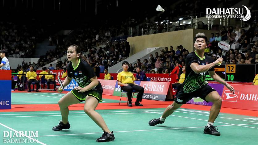 Praveen Jordan/Melati Daeva Oktavianti (Indonesia) bersiap menyambut pengembalian. Praveen Jordan/Melati Daeva Oktavianti (Indonesia) bersiap menyambut pengembalian.