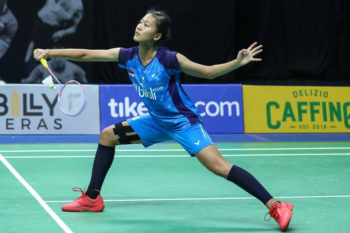 Putri Kusuma Wardani mengembalikan shuttlecock. Putri Kusuma Wardani mengembalikan shuttlecock.