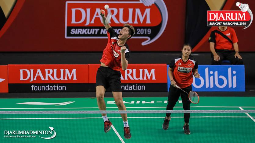 Vincentius Suwarland/Muzammil Elya Tantri (PB Djarum Kudus) melepaskan serangan. Vincentius Suwarland/Muzammil Elya Tantri (PB Djarum Kudus) melepaskan serangan.