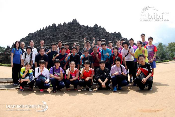 Para Atlet Asing Peserta Superliga Junior 2017 Berfoto Dengan Latar Candi Borobudur Para Atlet Asing Peserta Superliga Junior 2017 Berfoto Dengan Latar Candi Borobudur