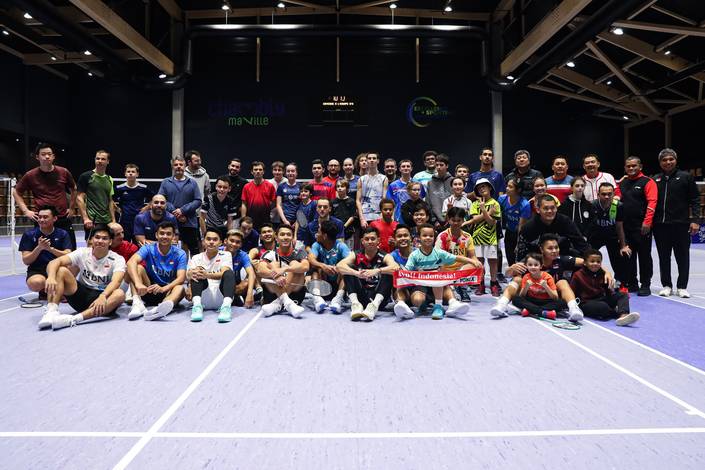 Sesi foto bersama usai berlatih di Gedung Olahraga Chambly Maville (Humas PP PBSI) Sesi foto bersama usai berlatih di Gedung Olahraga Chambly Maville (Humas PP PBSI)