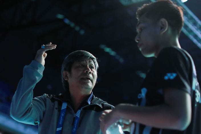 Kepala Pelatih Ganda Putra PBSI, Herry Iman Pierngadi (Kiri) saat memberikan arahan kepada Fajar Alfian. Kepala Pelatih Ganda Putra PBSI, Herry Iman Pierngadi (Kiri) saat memberikan arahan kepada Fajar Alfian.