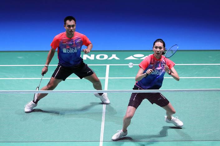 Hafiz Faizal/Gloria Emanuelle Widjaja (Indonesia) bersiap menyambut pengembalian. Hafiz Faizal/Gloria Emanuelle Widjaja (Indonesia) bersiap menyambut pengembalian.
