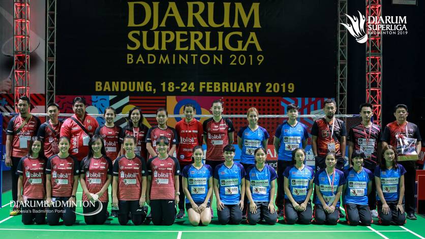 Tim putri PB Djarum Kudus (kiri) berfoto bersama tim putri Granular Thailand. Tim putri PB Djarum Kudus (kiri) berfoto bersama tim putri Granular Thailand.