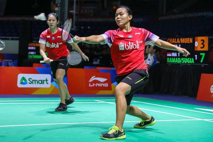 Siti Fadia Silva Ramadhanti/Ribka Sugiarto (Indonesia) mengembalikan shuttlecock. Siti Fadia Silva Ramadhanti/Ribka Sugiarto (Indonesia) mengembalikan shuttlecock.