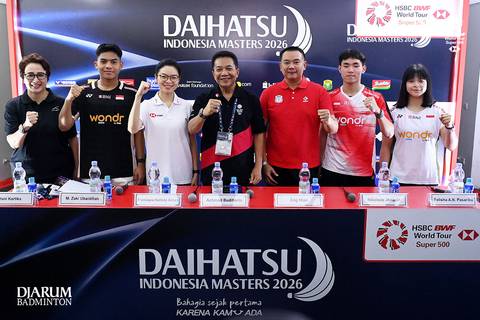 Sesi foto bersama para narasumber jumpa... Sesi foto bersama para narasumber jumpa...