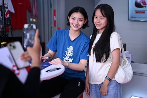 "Meet & Greet" dengan Tomoka Miyazaki