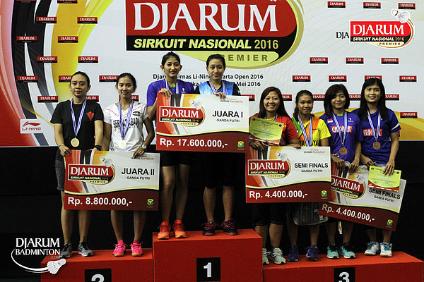 Christian Hadinata saat diwawancarai awak media pada saat Press Conference Audisi Umum Djarum Beasiswa Bulutangkis 2016 - Bandung Christian Hadinata saat diwawancarai awak media pada saat Press Conference Audisi Umum Djarum Beasiswa Bulutangkis 2016 - Bandung